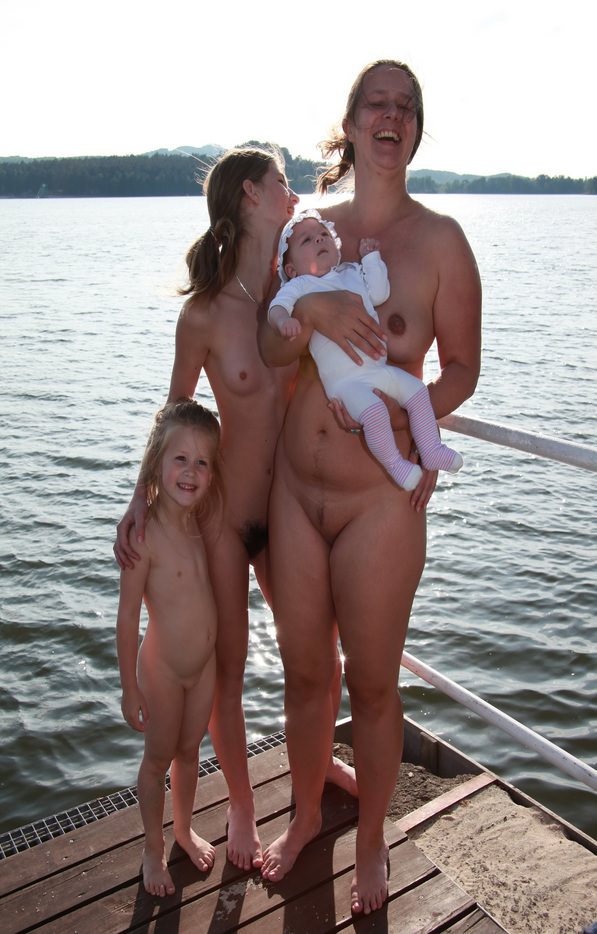 Mother and daughter nudist of a photo [Nudism-Planet]
