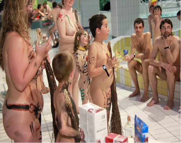 Families of nudists in the pool celebrate Hellouin [Nudism-Planet]