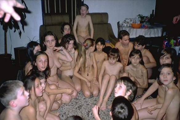 House morning performance in a family of nudists [Nudism-Planet]