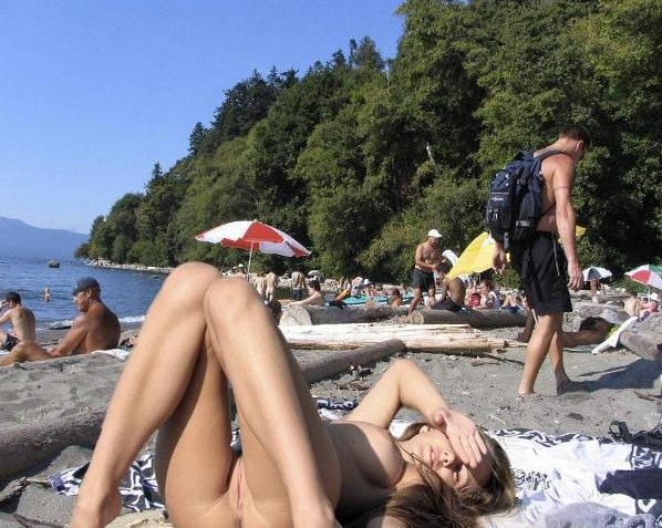 Frank photos on a nudist beach [Nudism-Planet]
