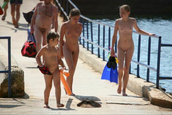 Family nudism - vacation spot of nudists [Nudism-Planet]