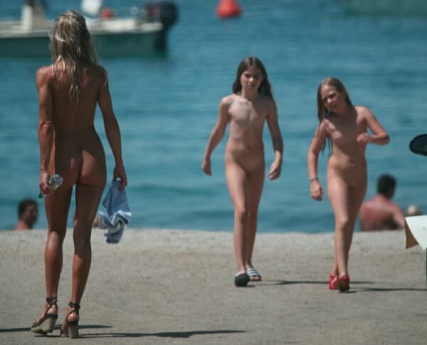 Here nudists have a rest [Nudism-Planet]
