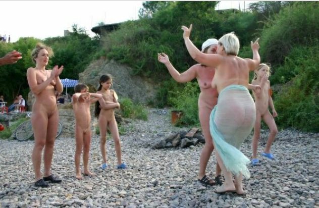 Family nudism open-air [Nudism-Planet]