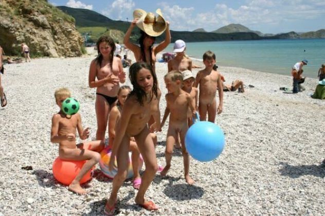 Purenudism photo - solar bery European nudist beaches [Nudism-Planet]