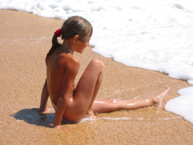 New view on family rest of nudists on the sea [Nudism-Planet]