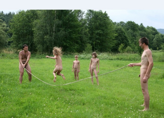 Purenudism - photo of naturist in the fresh air [Nudism-Planet]
