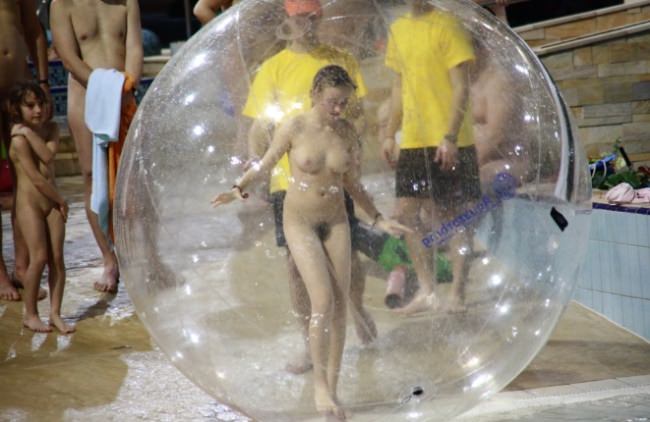 Bodyart in the pool, competitions of nudists [Nudism-Planet]