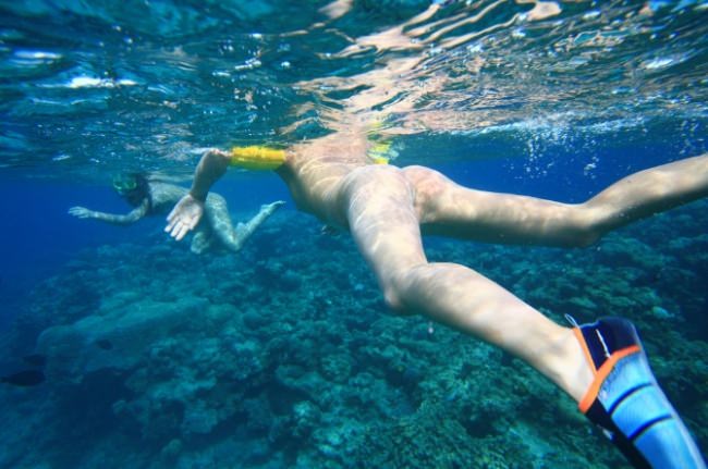 Photo of nudists which float bare under water [Nudism-Planet]