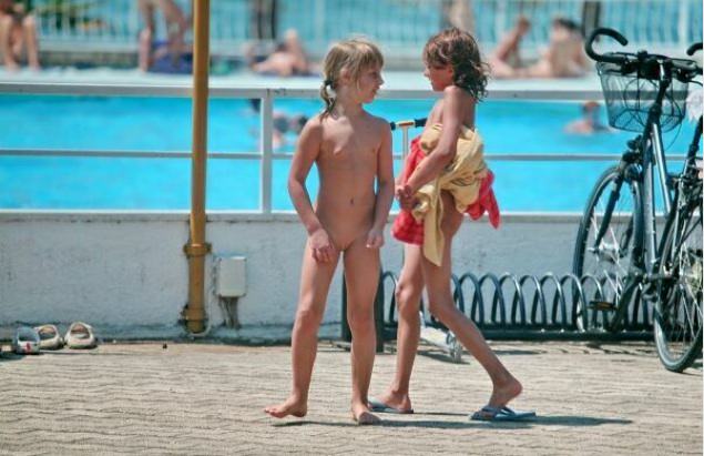 Boys and girl nudists with parents in an aquapark - Purenudism photo [Nudism-Planet]