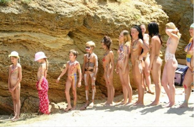 Purenudism photo - bodyart on a bare body [Nudism-Planet]