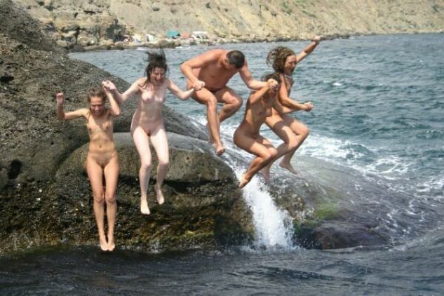 Students nudists on a beach - Purenudism Photo [Nudism-Planet]