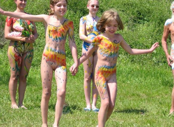 Purenudism photo - people are given rise to be bare [Nudism-Planet]