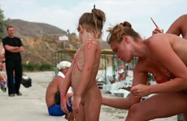 Purenudism photo - photo gallery on a beach of nudists [Nudism-Planet]