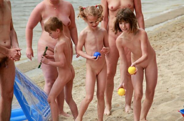 Purenudism photo - premium family nudism (5.37 GB, 5616x3744) [Nudism-Planet]