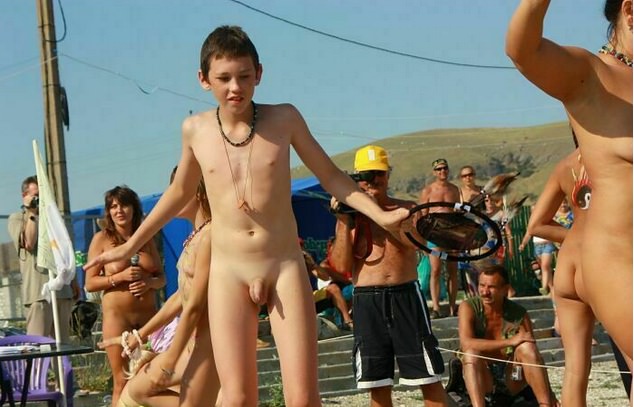 Purenudism photo - competition of dances on a beach [Nudism-Planet]
