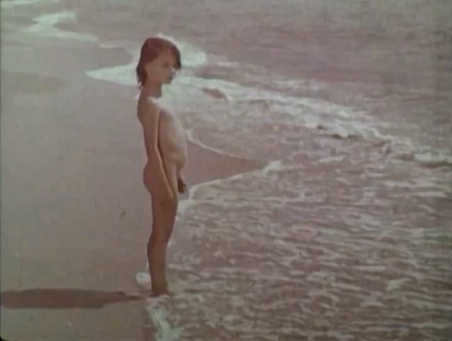 Vintage family nudism - Part of the sea [Nudism-Planet]