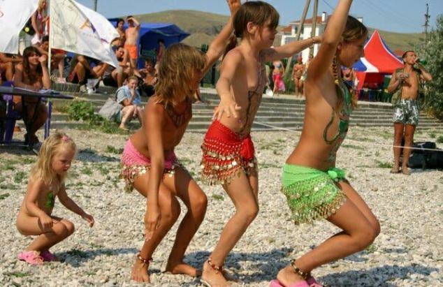 Family nudism - competition of dances among children of nudists [Nudism-Planet]