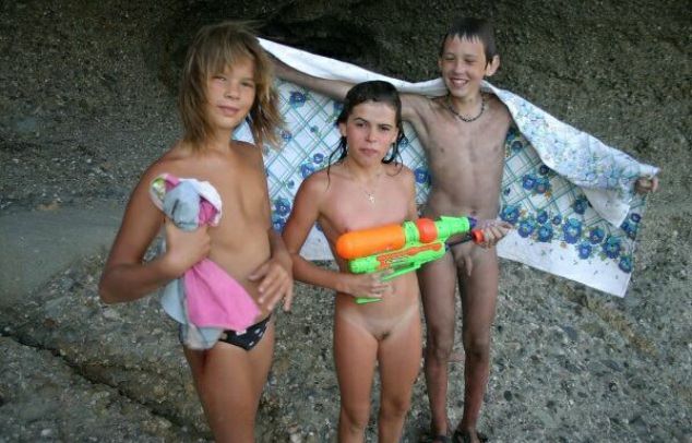 Purenudism photo - my world of a nudism with the friends [Nudism-Planet]