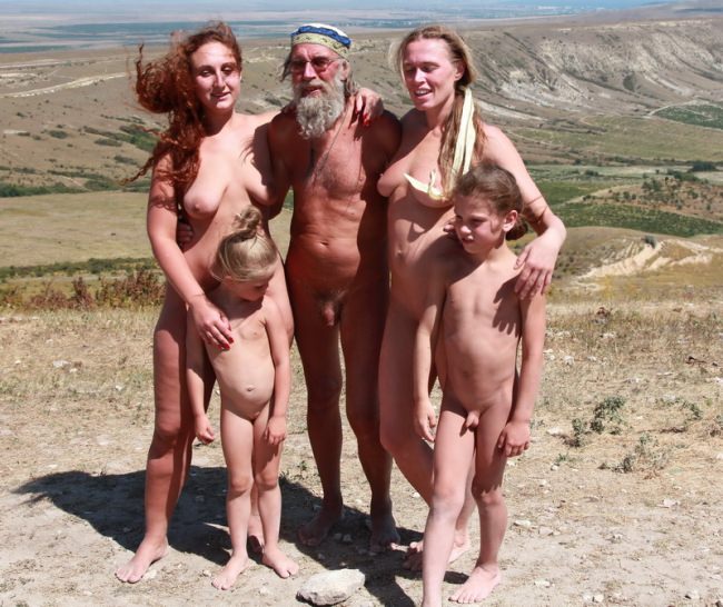 In the mountains of Koktebel - family naturism photos (set 17) [Nudism-Planet]