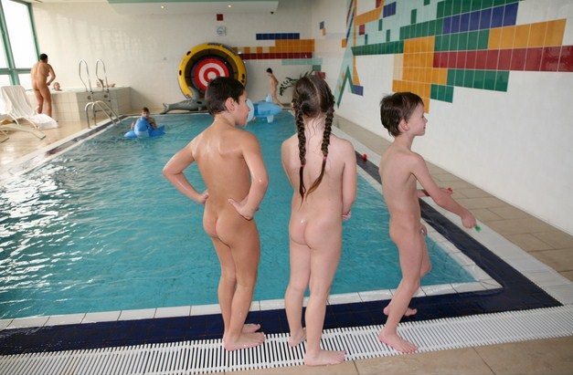 Pool family nudism life photo pure nudism [Nudism-Planet]