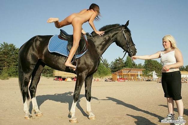 Young nudists learn to ride on horseback photo pure nudism [Nudism-Planet]