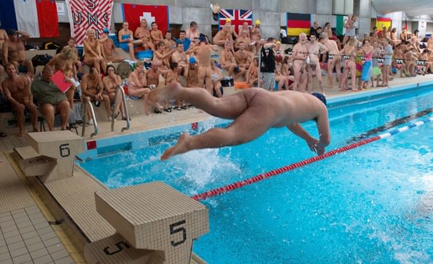 Sports competitions between nudists in the pool video [Nudism-Planet]