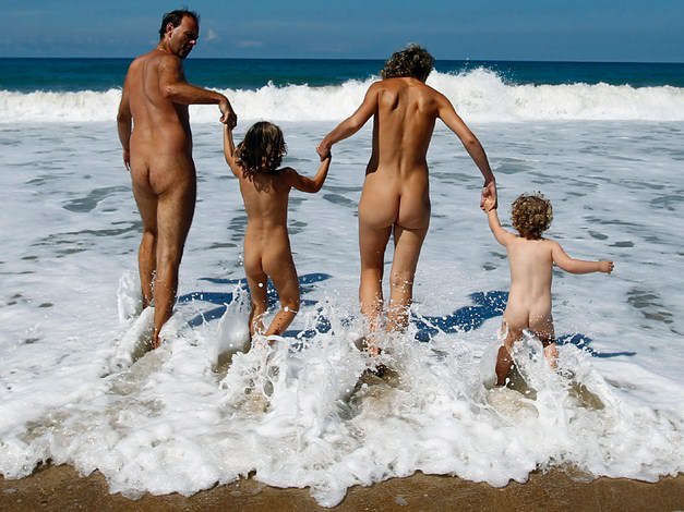 Familien Nudisten - Erwachsene und Jugendliche Naturisten Deutschland video [Nudism-Planet]